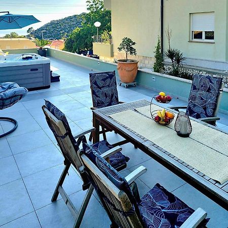 Amazing Apartment In Makarska With House Sea View Exterior photo